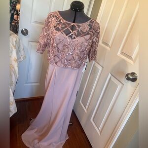 Adrianne Papell mother of dress in mauve